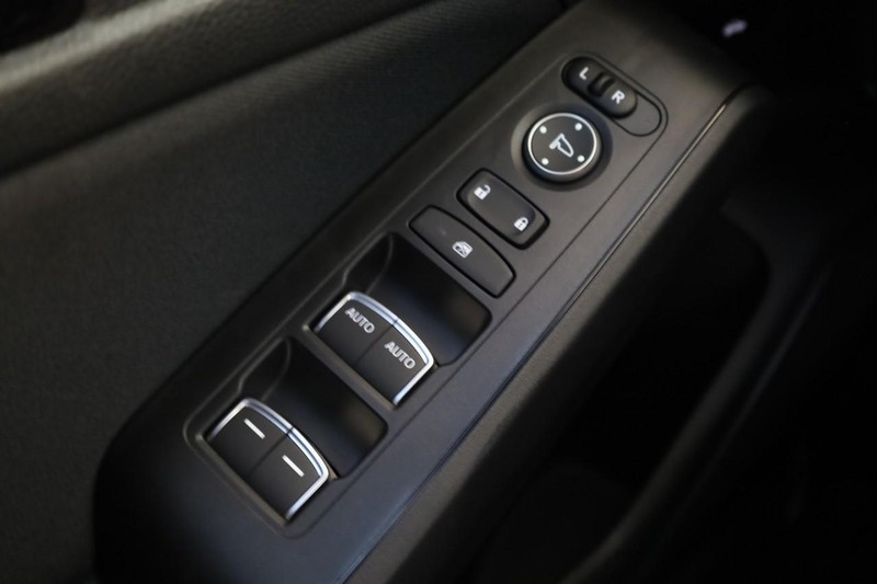 Honda Civic Sedan Hybrid Vehicle Full-screen Gallery Image 17