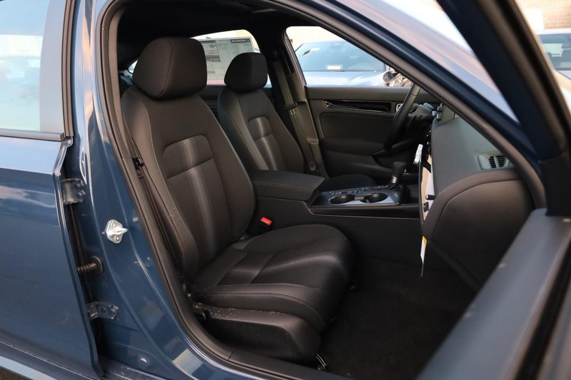 Honda Civic Sedan Hybrid Vehicle Full-screen Gallery Image 23