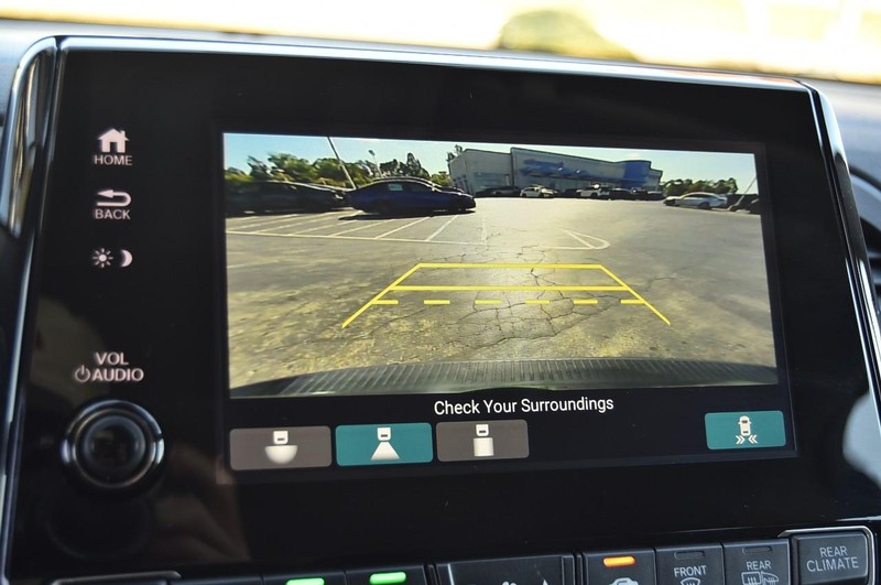 Honda Odyssey Vehicle Full-screen Gallery Image 14