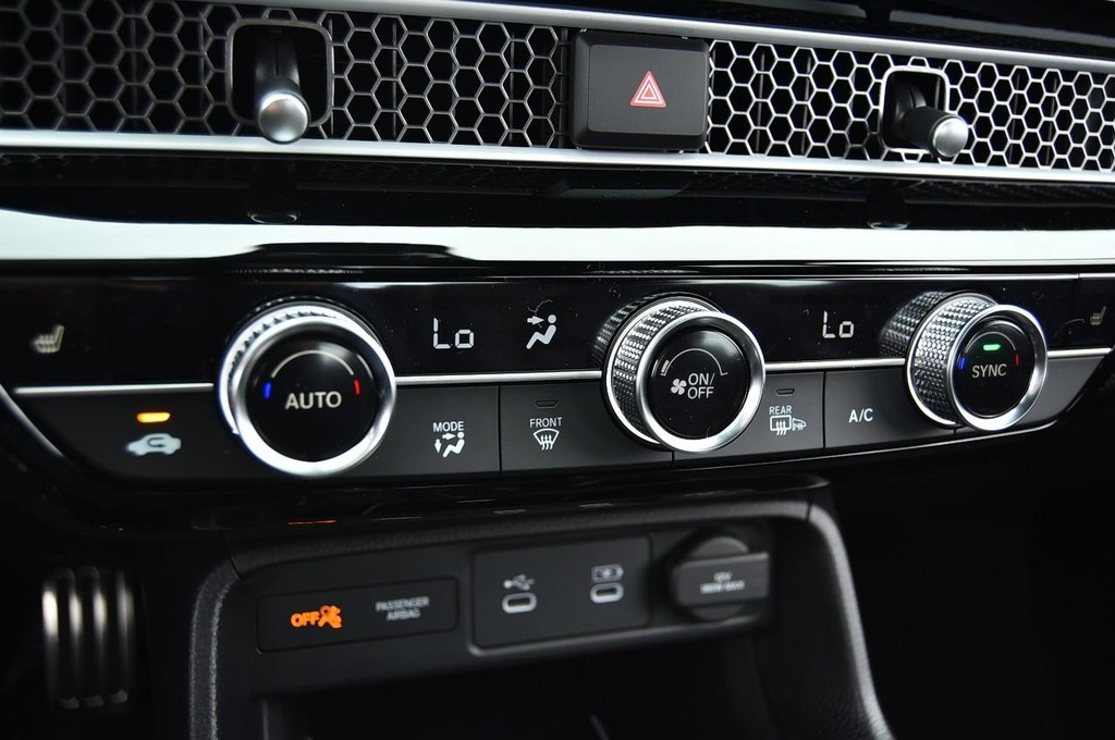 Honda Civic Sedan Hybrid Vehicle Image 16