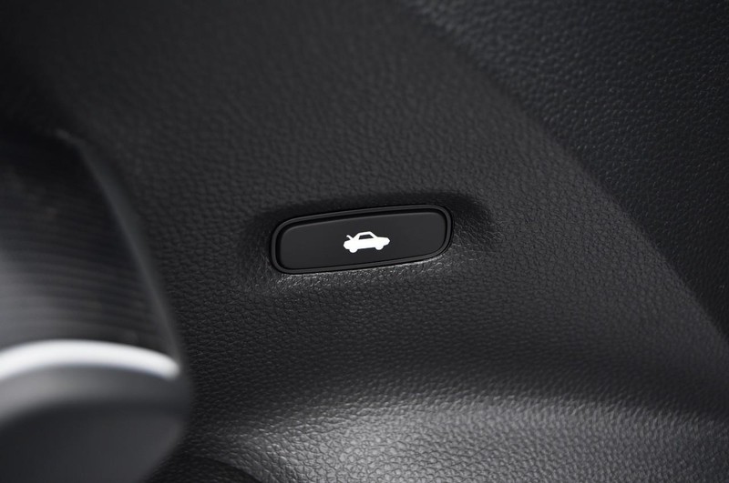 Honda Civic Sedan Hybrid Vehicle Full-screen Gallery Image 9