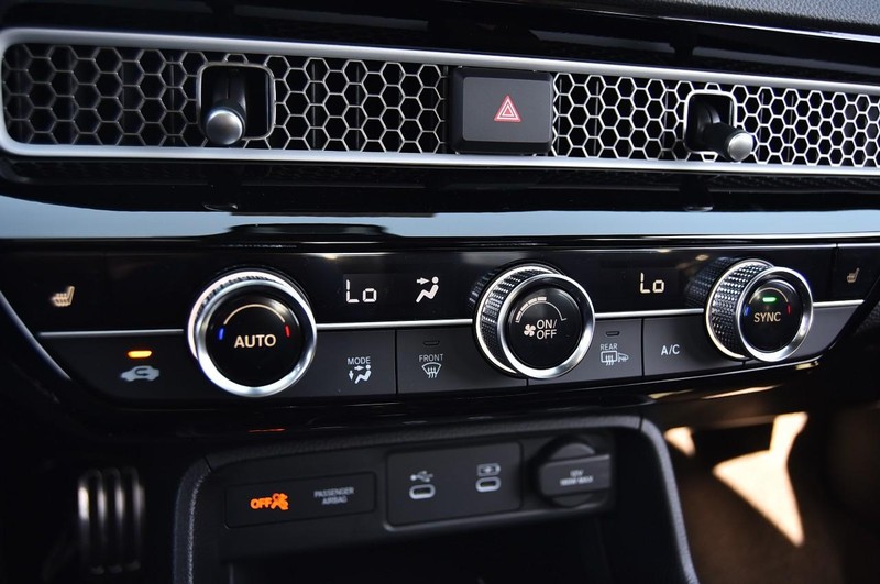 Honda Civic Sedan Hybrid Vehicle Full-screen Gallery Image 16