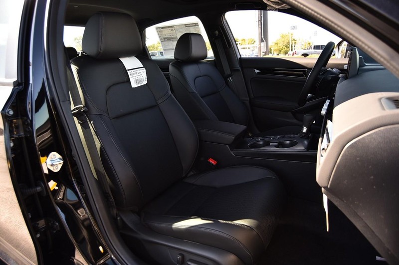 Honda Civic Sedan Hybrid Vehicle Full-screen Gallery Image 23