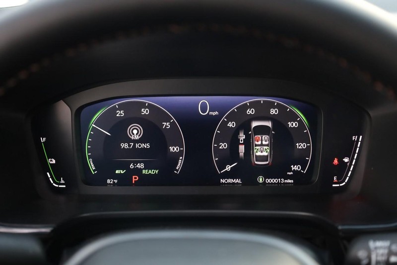 Honda CR-V Hybrid Vehicle Image 11