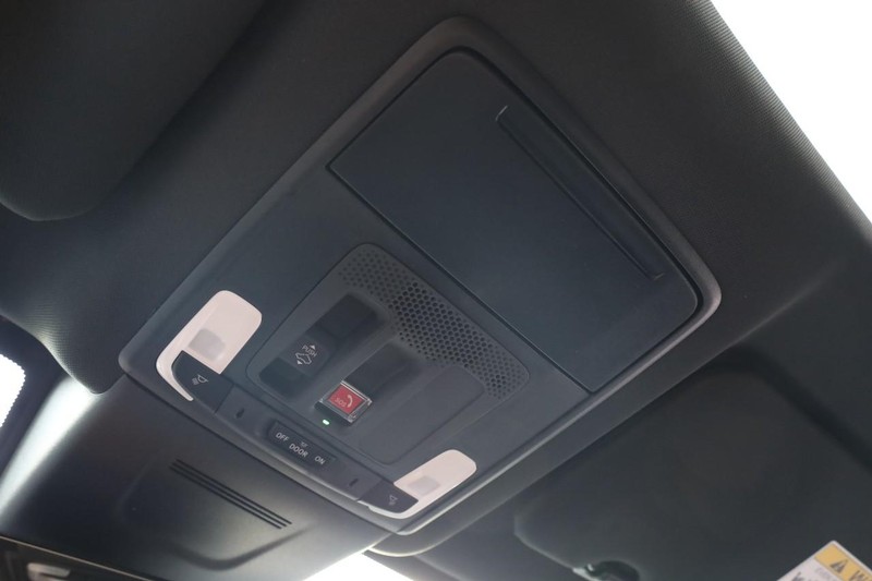 Honda CR-V Hybrid Vehicle Image 17