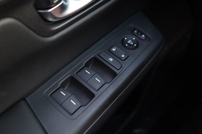 Honda CR-V Hybrid Vehicle Image 18