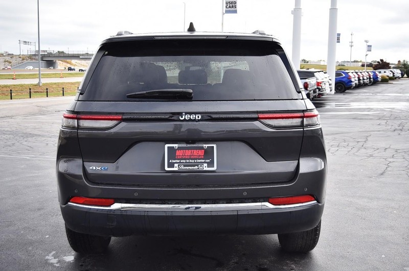 Jeep Grand Cherokee 4xe Vehicle Full-screen Gallery Image 6