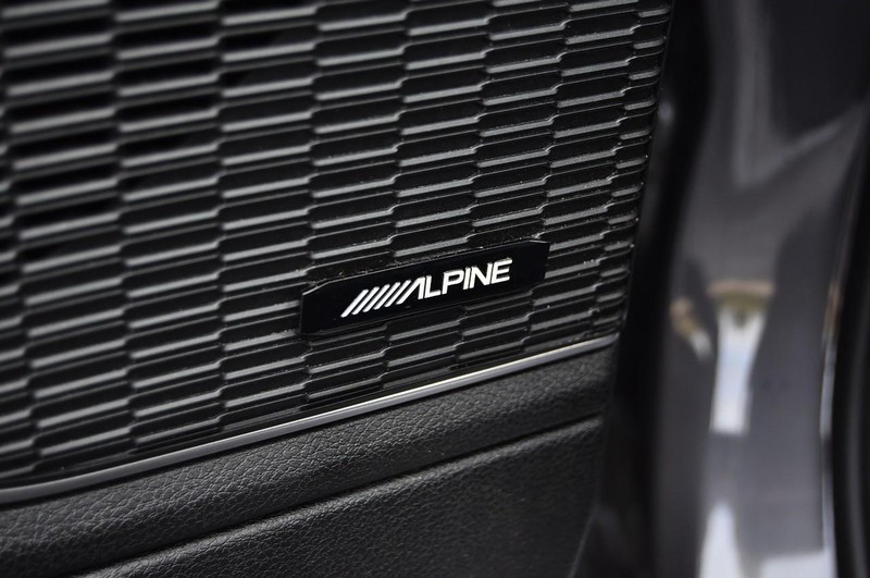 Jeep Grand Cherokee 4xe Vehicle Full-screen Gallery Image 9