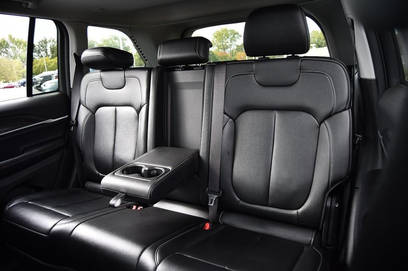 Jeep Grand Cherokee 4xe Vehicle Full-screen Gallery Image 26