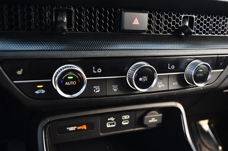 Honda CR-V Hybrid Vehicle Image 17