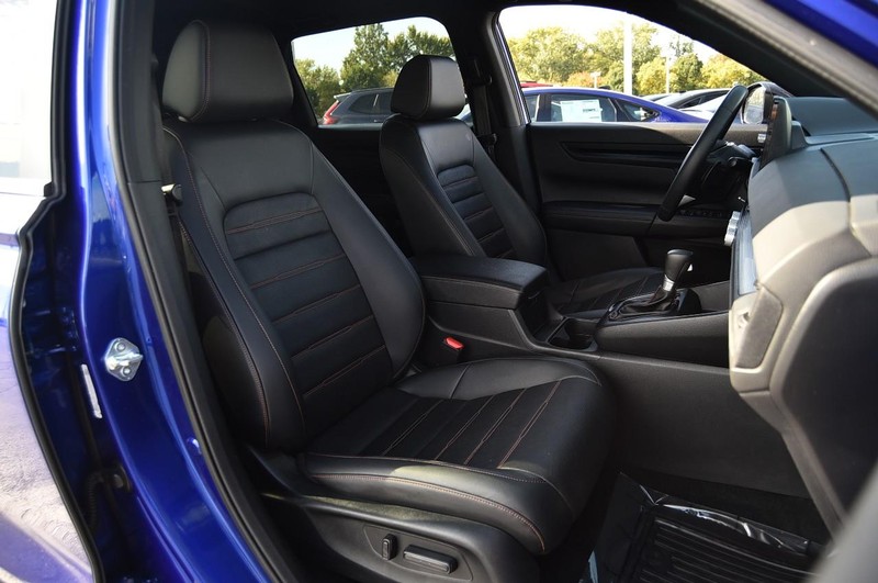 Honda CR-V Hybrid Vehicle Image 24