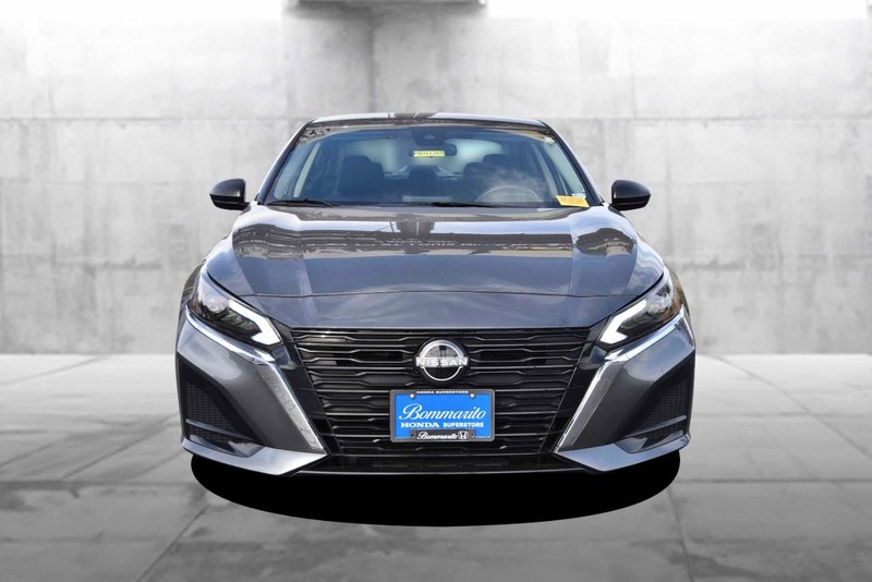 Nissan Altima Vehicle Image 04