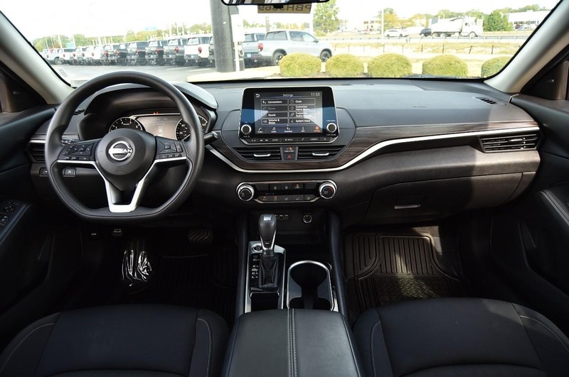 Nissan Altima Vehicle Image 07