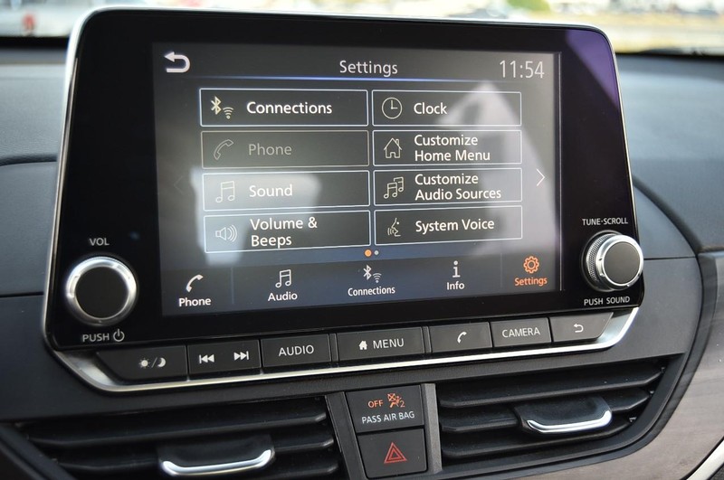 Nissan Altima Vehicle Image 13