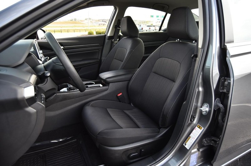 Nissan Altima Vehicle Image 18