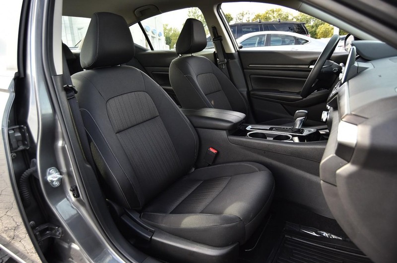 Nissan Altima Vehicle Image 19