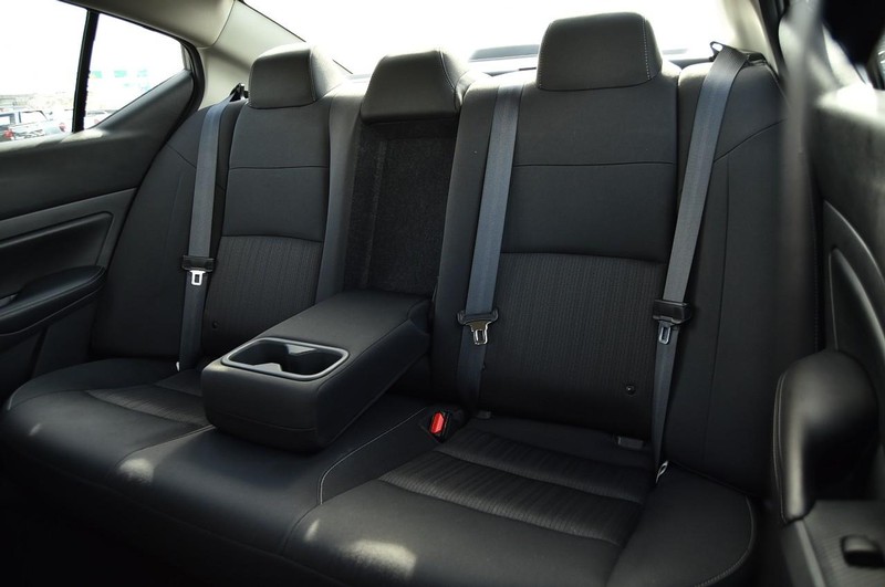 Nissan Altima Vehicle Image 20