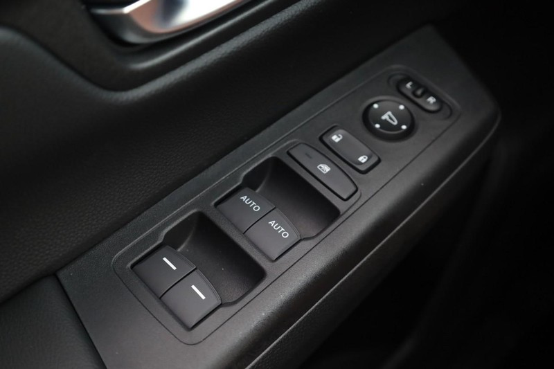 Honda CR-V Vehicle Image 18