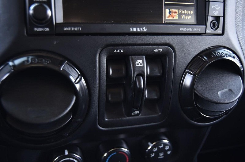 Jeep Wrangler Unlimited Vehicle Image 12