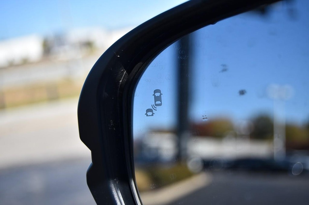 Honda HR-V Vehicle Full-screen Gallery Image 9