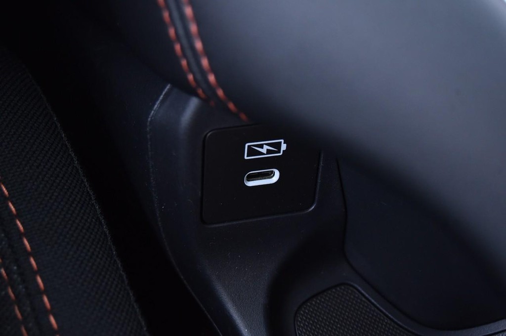 Honda HR-V Vehicle Full-screen Gallery Image 18