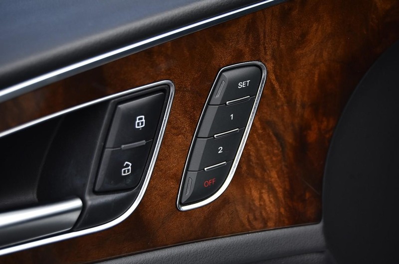 Audi A6 Vehicle Full-screen Gallery Image 11