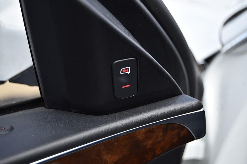 Audi A6 Vehicle Full-screen Gallery Image 12