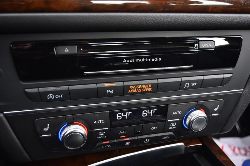 Audi A6 Vehicle Full-screen Gallery Image 18