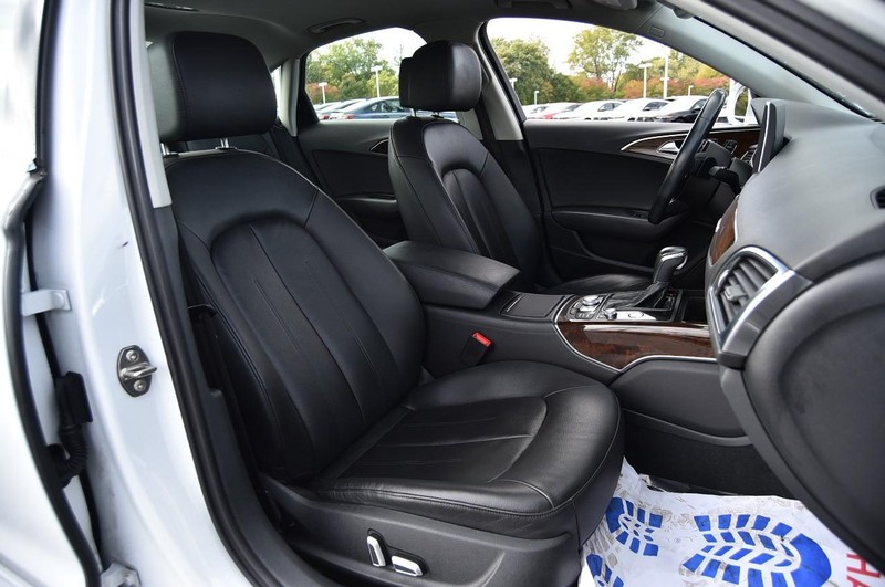 Audi A6 Vehicle Full-screen Gallery Image 23