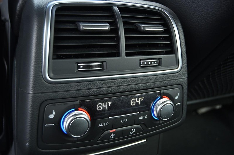 Audi A6 Vehicle Full-screen Gallery Image 26