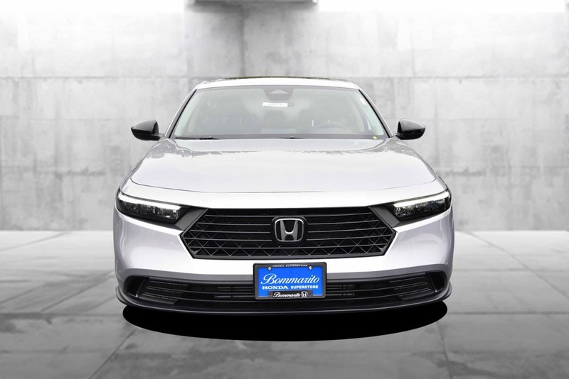 Honda Accord Sedan Vehicle Full-screen Gallery Image 3