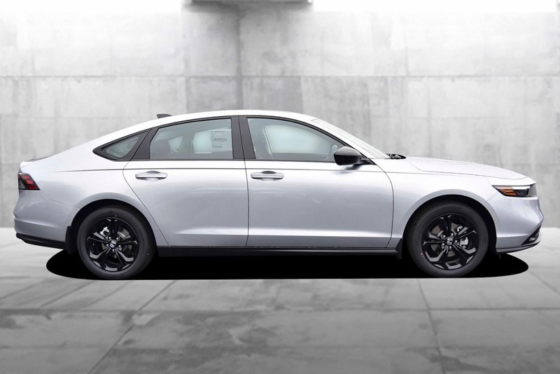 Honda Accord Sedan Vehicle Full-screen Gallery Image 5