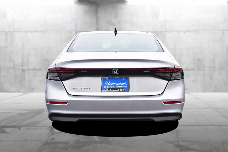 Honda Accord Sedan Vehicle Full-screen Gallery Image 6
