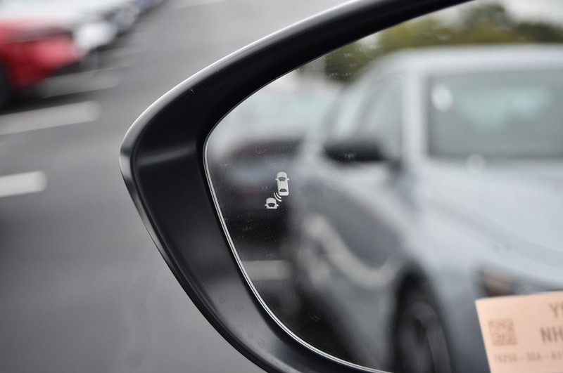 Honda Accord Sedan Vehicle Full-screen Gallery Image 9