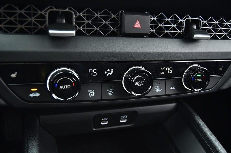 Honda Accord Sedan Vehicle Full-screen Gallery Image 14