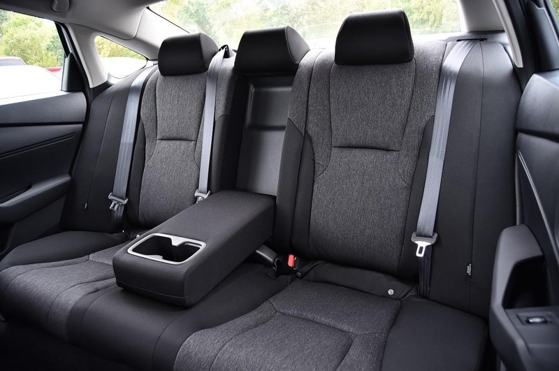 Honda Accord Sedan Vehicle Full-screen Gallery Image 21