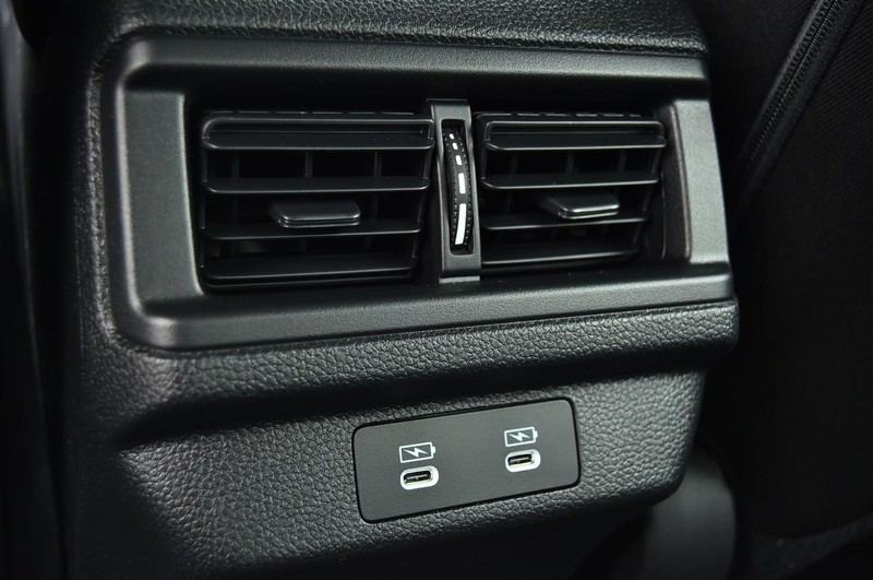 Honda Accord Sedan Vehicle Full-screen Gallery Image 22