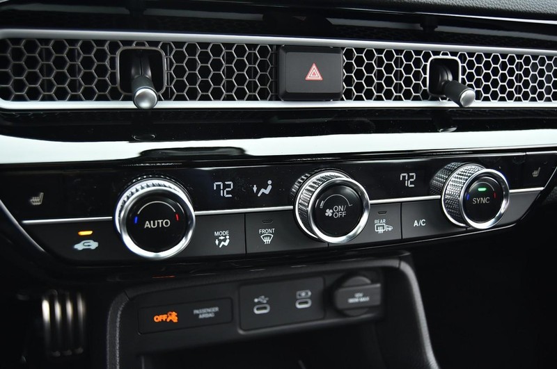 Honda Civic Sedan Hybrid Vehicle Image 16