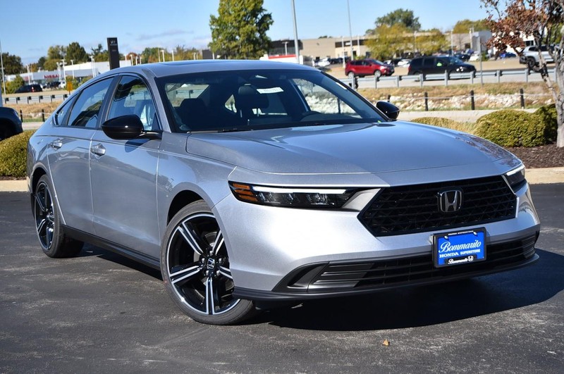 Honda Accord Hybrid Vehicle Full-screen Gallery Image 2