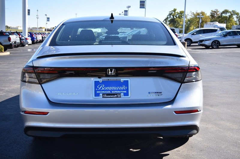 Honda Accord Hybrid Vehicle Full-screen Gallery Image 6