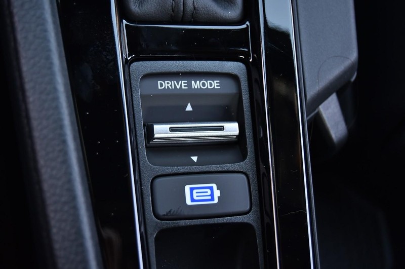 Honda Accord Hybrid Vehicle Full-screen Gallery Image 17