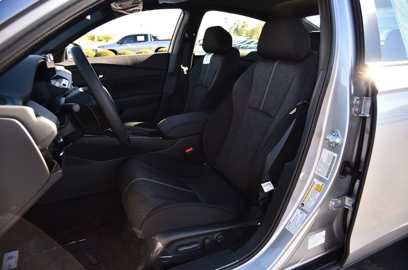 Honda Accord Hybrid Vehicle Full-screen Gallery Image 20