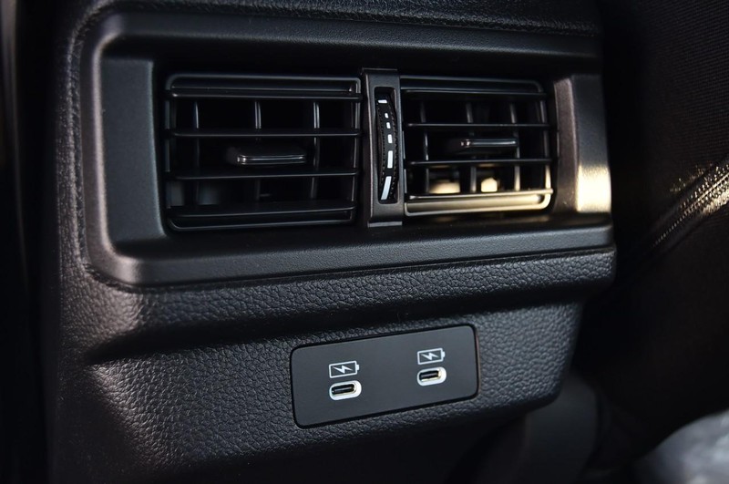 Honda Accord Hybrid Vehicle Full-screen Gallery Image 24