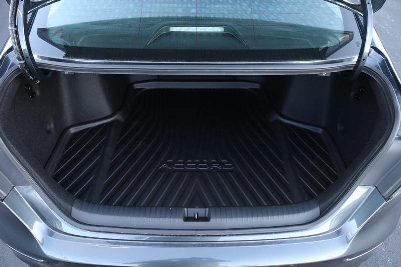 Honda Accord Hybrid Vehicle Full-screen Gallery Image 7