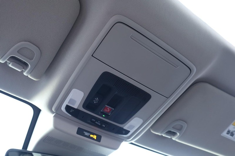 Honda Accord Hybrid Vehicle Full-screen Gallery Image 17