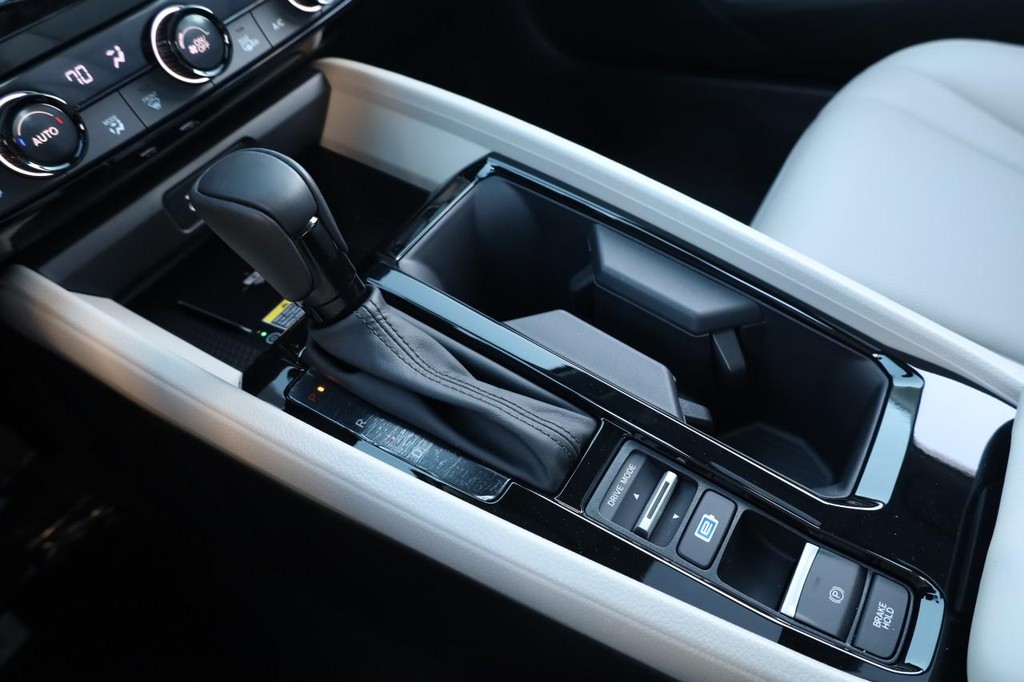 Honda Accord Hybrid Vehicle Image 16