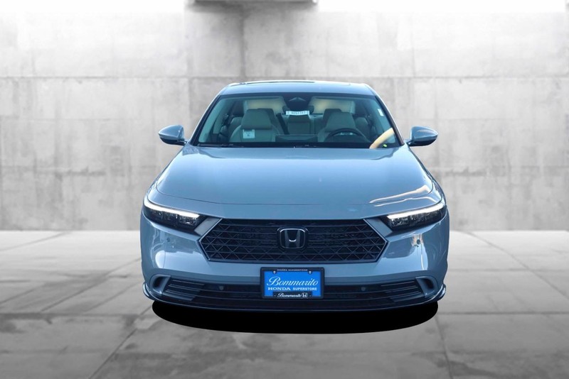 Honda Accord Hybrid Vehicle Full-screen Gallery Image 4