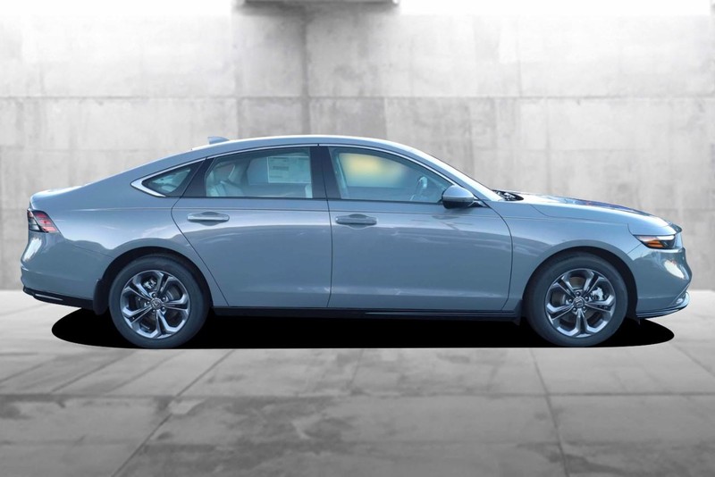 Honda Accord Hybrid Vehicle Full-screen Gallery Image 5