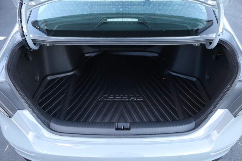 Honda Accord Hybrid Vehicle Full-screen Gallery Image 7