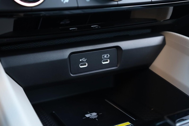 Honda Accord Hybrid Vehicle Full-screen Gallery Image 15